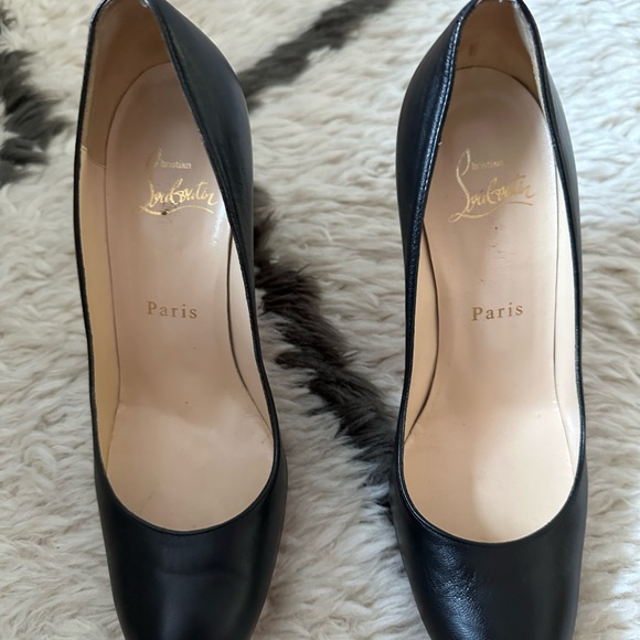 Christian louboutin black pumps. - Picture 3 of 6